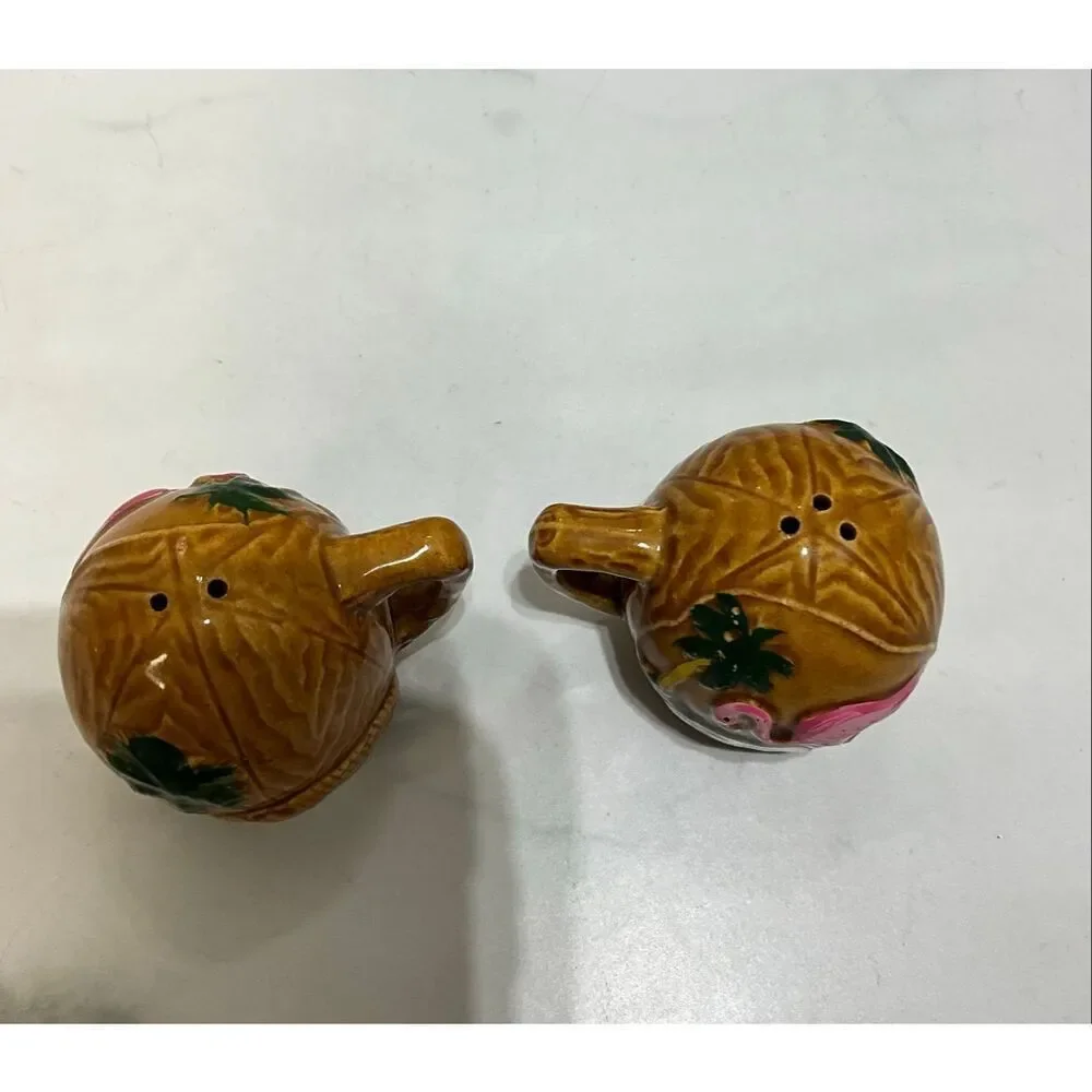 VINTAGE FLORIDA Salt And Pepper Shakers